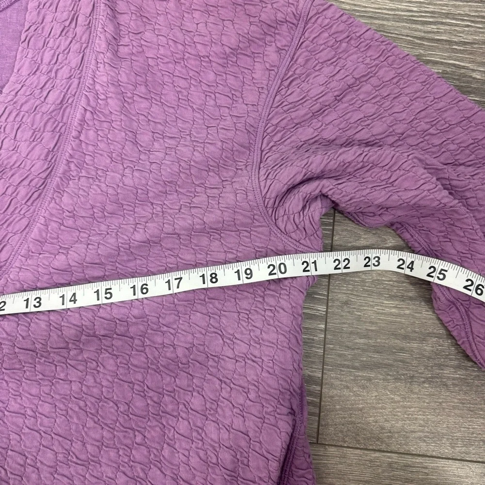 Lululemon Rippled V-Neck Pullover in Wisteria Purple SZ 4